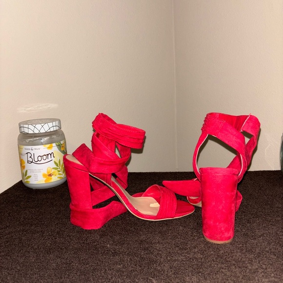 Sexy red sandals with tie; sleek & sassy; cute & comfortable. - Picture 13 of 14